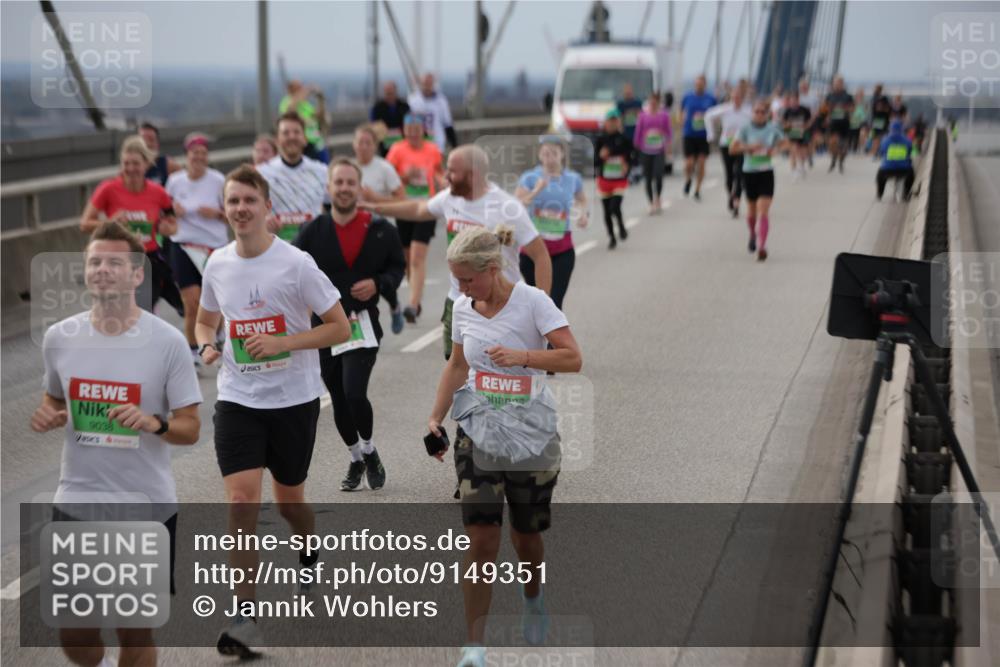 03.10.2025 - Köhlbrandbrückenlauf Jannik Wohlers http://msf.ph/oto/9149351 03.10.2025 15:53:49 Position 1 9038 meine-sportfotos.de