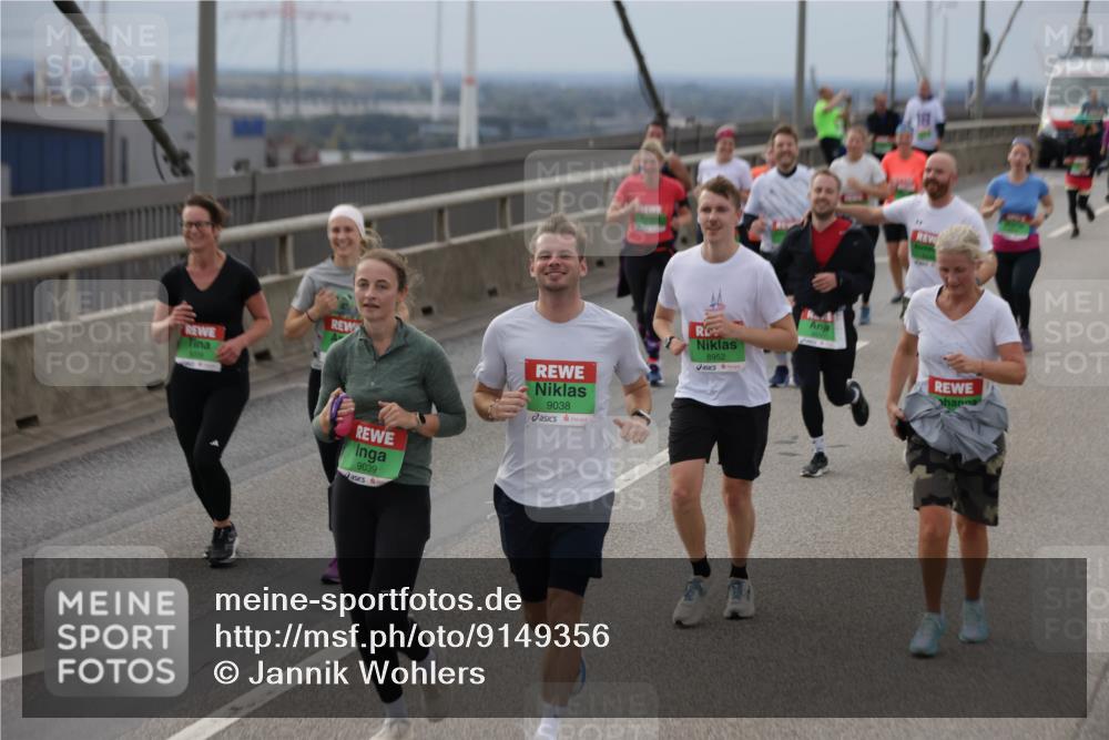 03.10.2025 - Köhlbrandbrückenlauf Jannik Wohlers http://msf.ph/oto/9149356 03.10.2025 15:53:50 Position 1 9038, 9039, 8952 meine-sportfotos.de