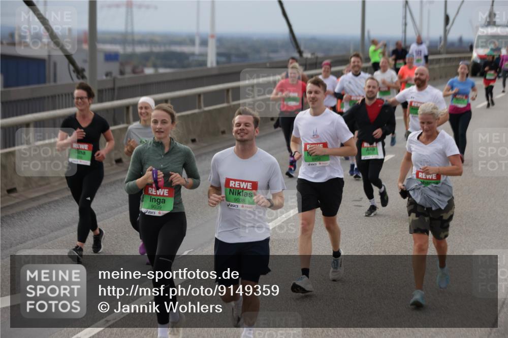 03.10.2025 - Köhlbrandbrückenlauf Jannik Wohlers http://msf.ph/oto/9149359 03.10.2025 15:53:50 Position 1 9039, 9038, 8952 meine-sportfotos.de