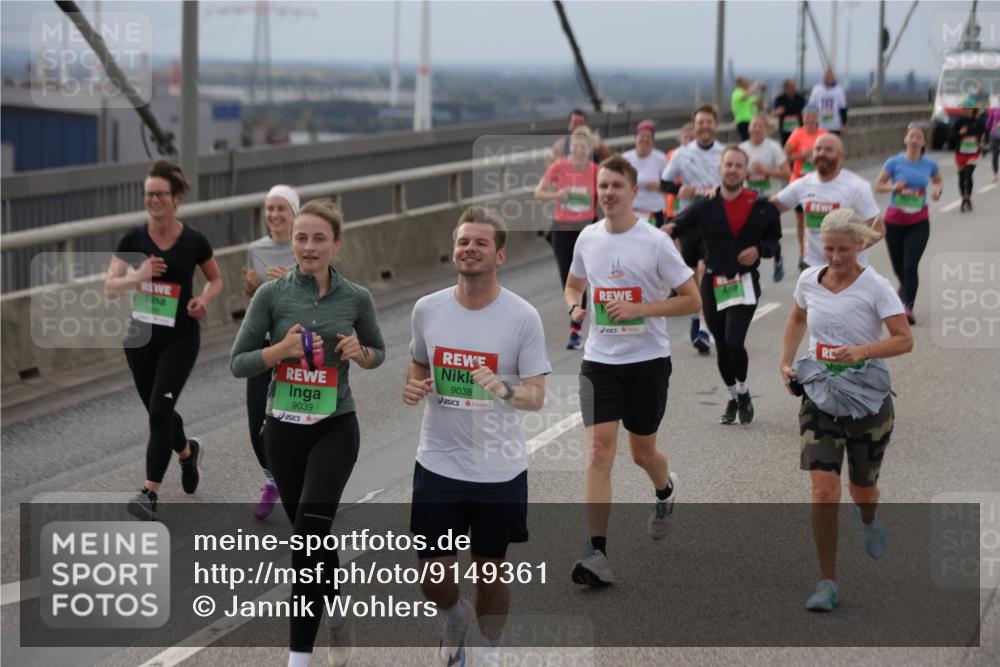03.10.2025 - Köhlbrandbrückenlauf Jannik Wohlers http://msf.ph/oto/9149361 03.10.2025 15:53:50 Position 1 9039, 9038 meine-sportfotos.de