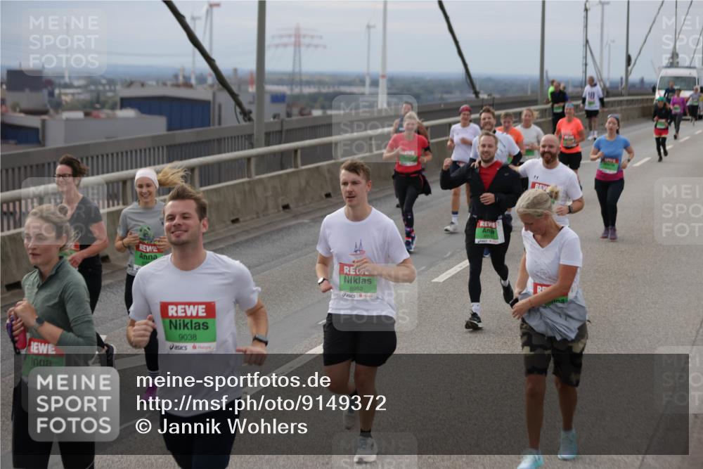 03.10.2025 - Köhlbrandbrückenlauf Jannik Wohlers http://msf.ph/oto/9149372 03.10.2025 15:53:51 Position 1 9039, 9038, 8952, 18 meine-sportfotos.de