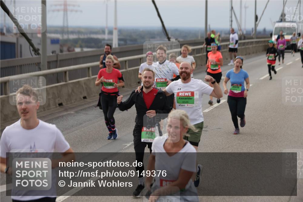 03.10.2025 - Köhlbrandbrückenlauf Jannik Wohlers http://msf.ph/oto/9149376 03.10.2025 15:53:52 Position 1 1952, 9133, 8549, 8550 meine-sportfotos.de