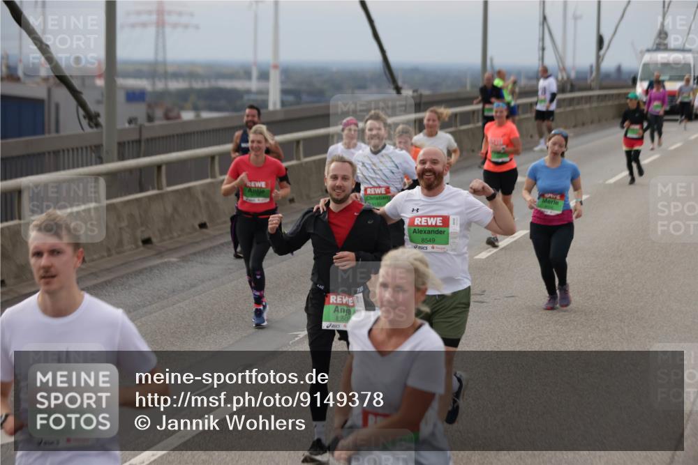 03.10.2025 - Köhlbrandbrückenlauf Jannik Wohlers http://msf.ph/oto/9149378 03.10.2025 15:53:52 Position 1 9952, 8550, 9133, 8, 8549 meine-sportfotos.de