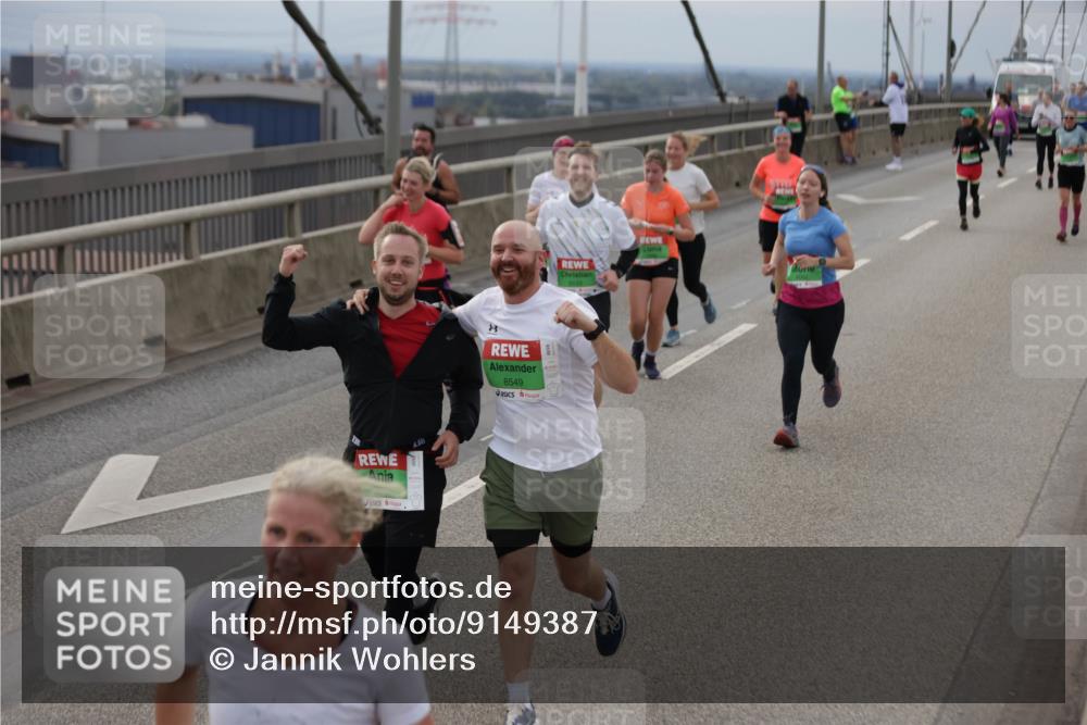 03.10.2025 - Köhlbrandbrückenlauf Jannik Wohlers http://msf.ph/oto/9149387 03.10.2025 15:53:53 Position 1 8549 meine-sportfotos.de