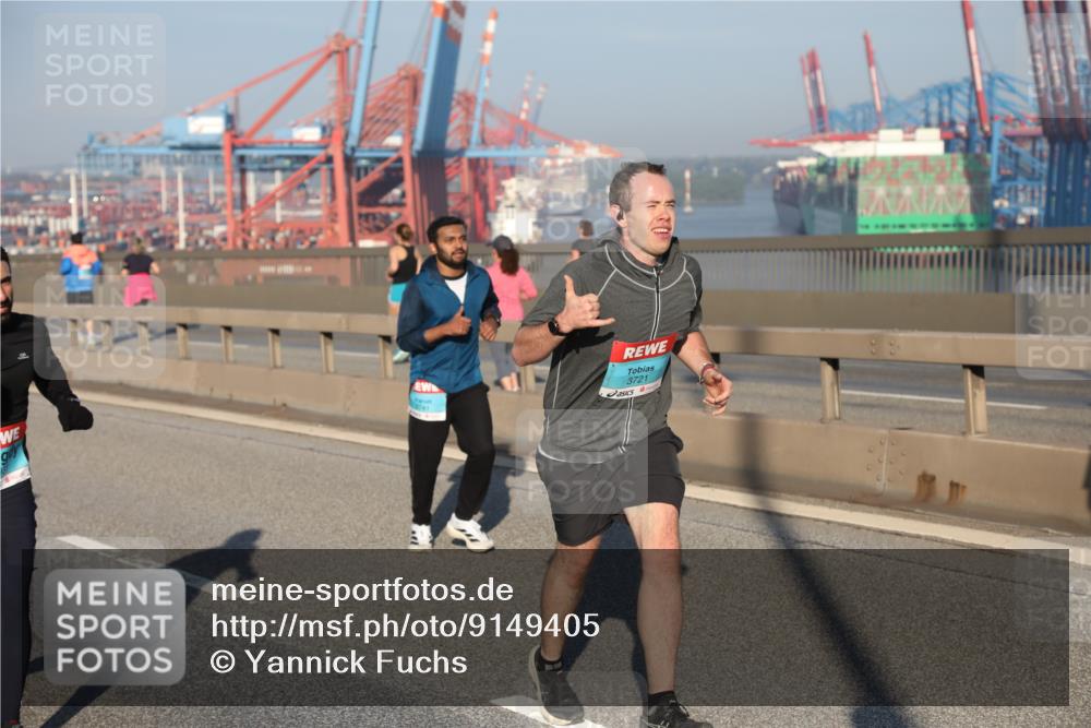 03.10.2025 - Köhlbrandbrückenlauf Yannick Fuchs http://msf.ph/oto/9149405 03.10.2025 08:41:04 Position 2 3721 meine-sportfotos.de
