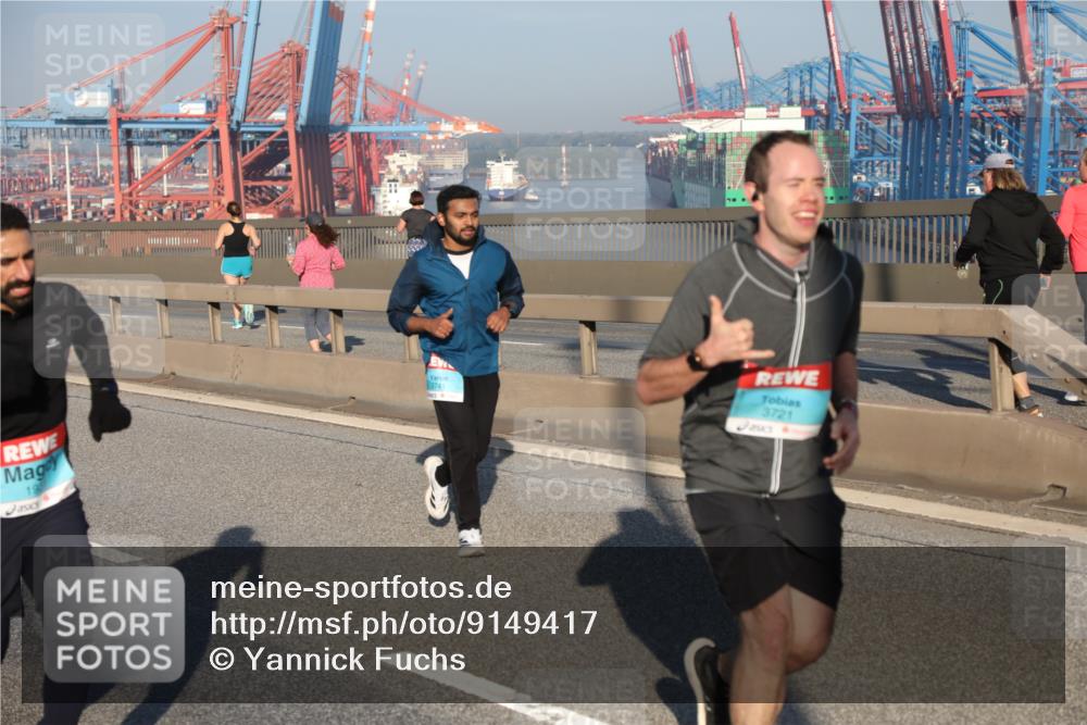 03.10.2025 - Köhlbrandbrückenlauf Yannick Fuchs http://msf.ph/oto/9149417 03.10.2025 08:41:04 Position 2 19, 3741, 3721 meine-sportfotos.de