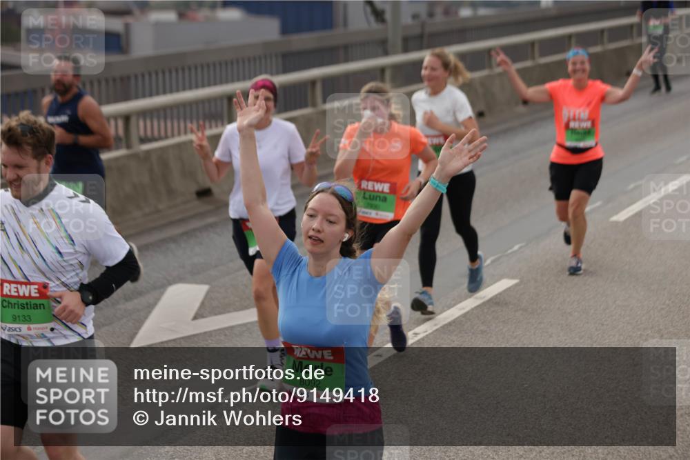 03.10.2025 - Köhlbrandbrückenlauf Jannik Wohlers http://msf.ph/oto/9149418 03.10.2025 15:53:56 Position 1 9133, 8092, 7900 meine-sportfotos.de