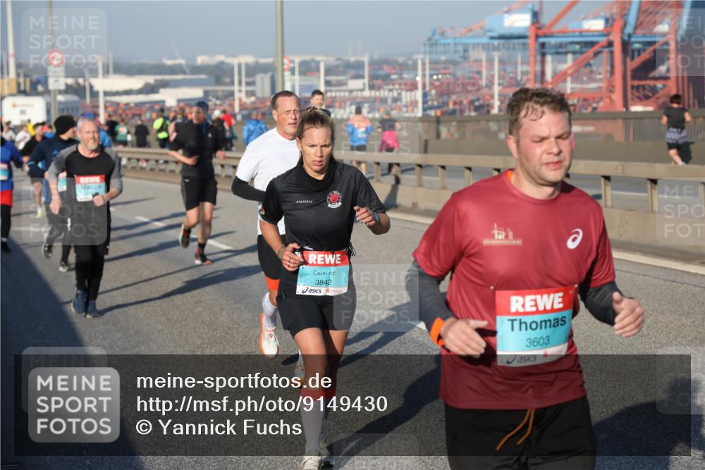 03.10.2025 - Köhlbrandbrückenlauf Yannick Fuchs http://msf.ph/oto/9149430 03.10.2025 08:41:06 Position 2 3842, 3603 meine-sportfotos.de