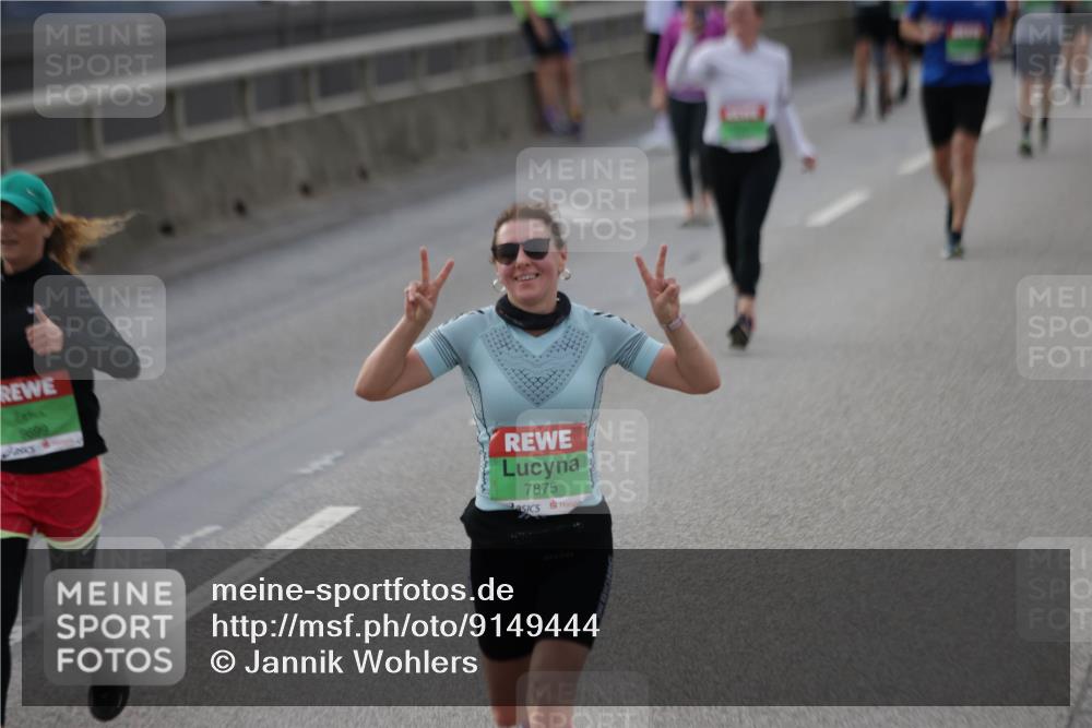 03.10.2025 - Köhlbrandbrückenlauf Jannik Wohlers http://msf.ph/oto/9149444 03.10.2025 15:53:59 Position 1 969999, 7875, 212 meine-sportfotos.de