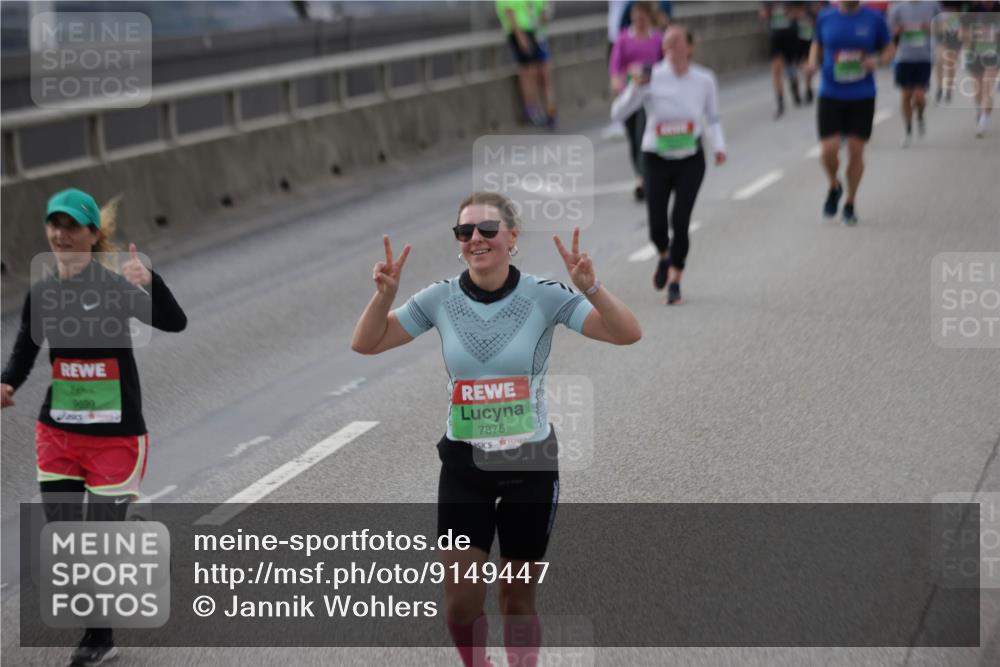 03.10.2025 - Köhlbrandbrückenlauf Jannik Wohlers http://msf.ph/oto/9149447 03.10.2025 15:53:59 Position 1 9699, 7875 meine-sportfotos.de