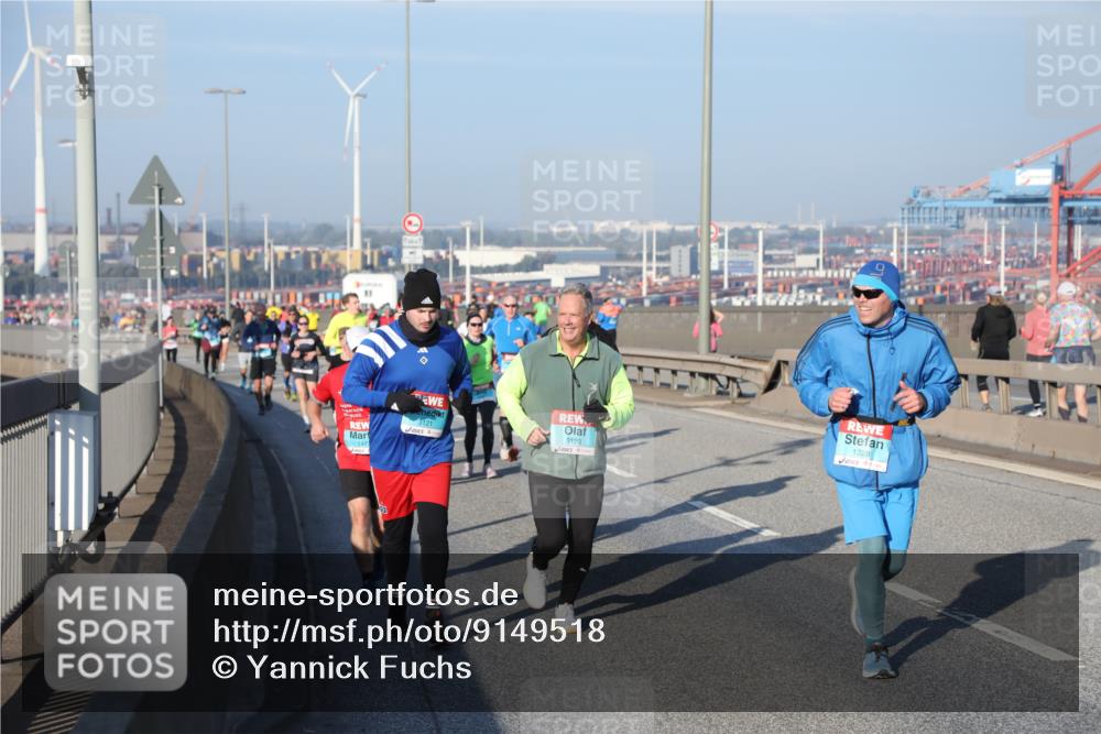 03.10.2025 - Köhlbrandbrückenlauf Yannick Fuchs http://msf.ph/oto/9149518 03.10.2025 08:41:13 Position 2 147, 3121, 3120, 1328 meine-sportfotos.de