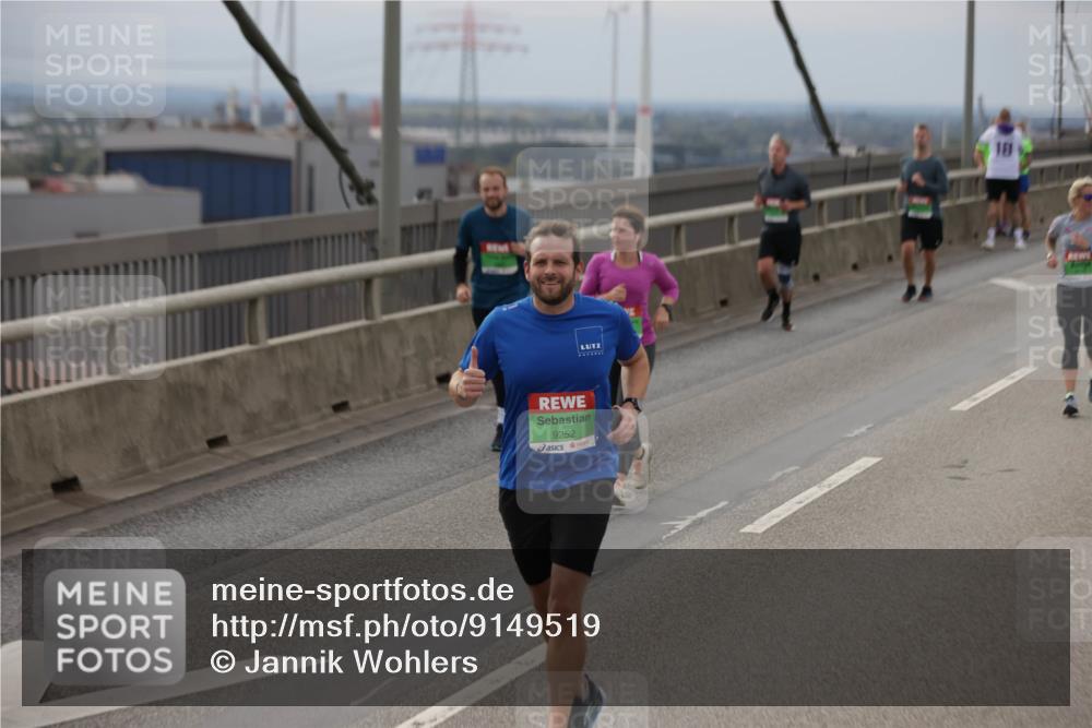 03.10.2025 - Köhlbrandbrückenlauf Jannik Wohlers http://msf.ph/oto/9149519 03.10.2025 15:54:06 Position 1 9252 meine-sportfotos.de
