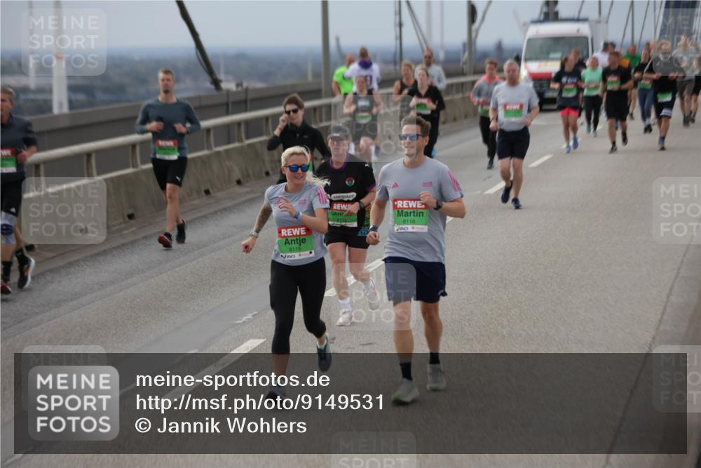 03.10.2025 - Köhlbrandbrückenlauf Jannik Wohlers http://msf.ph/oto/9149531 03.10.2025 15:54:08 Position 1 8115, 8173, 8116 meine-sportfotos.de