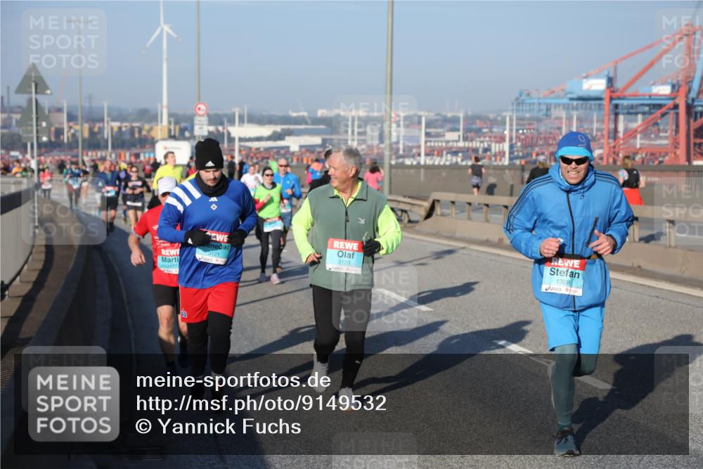 03.10.2025 - Köhlbrandbrückenlauf Yannick Fuchs http://msf.ph/oto/9149532 03.10.2025 08:41:13 Position 2 1477, 3121, 3120, 1328 meine-sportfotos.de