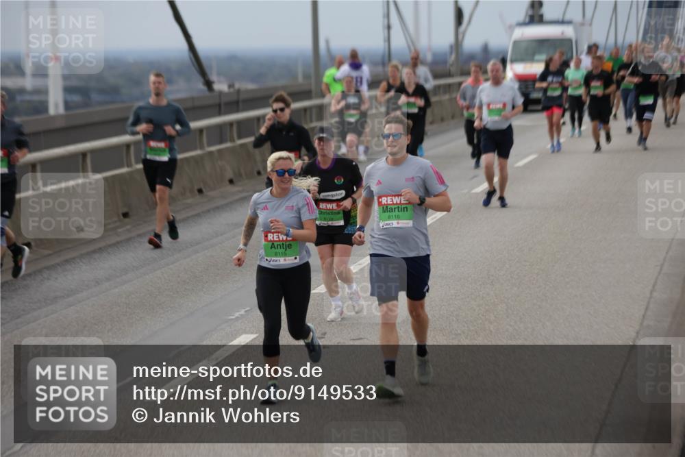 03.10.2025 - Köhlbrandbrückenlauf Jannik Wohlers http://msf.ph/oto/9149533 03.10.2025 15:54:08 Position 1 8115, 8173, 8116 meine-sportfotos.de