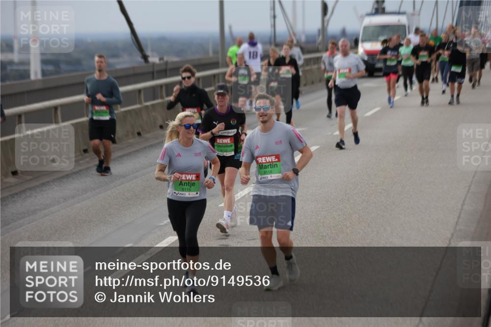 03.10.2025 - Köhlbrandbrückenlauf Jannik Wohlers http://msf.ph/oto/9149536 03.10.2025 15:54:09 Position 1 8115, 18, 8173, 8116 meine-sportfotos.de