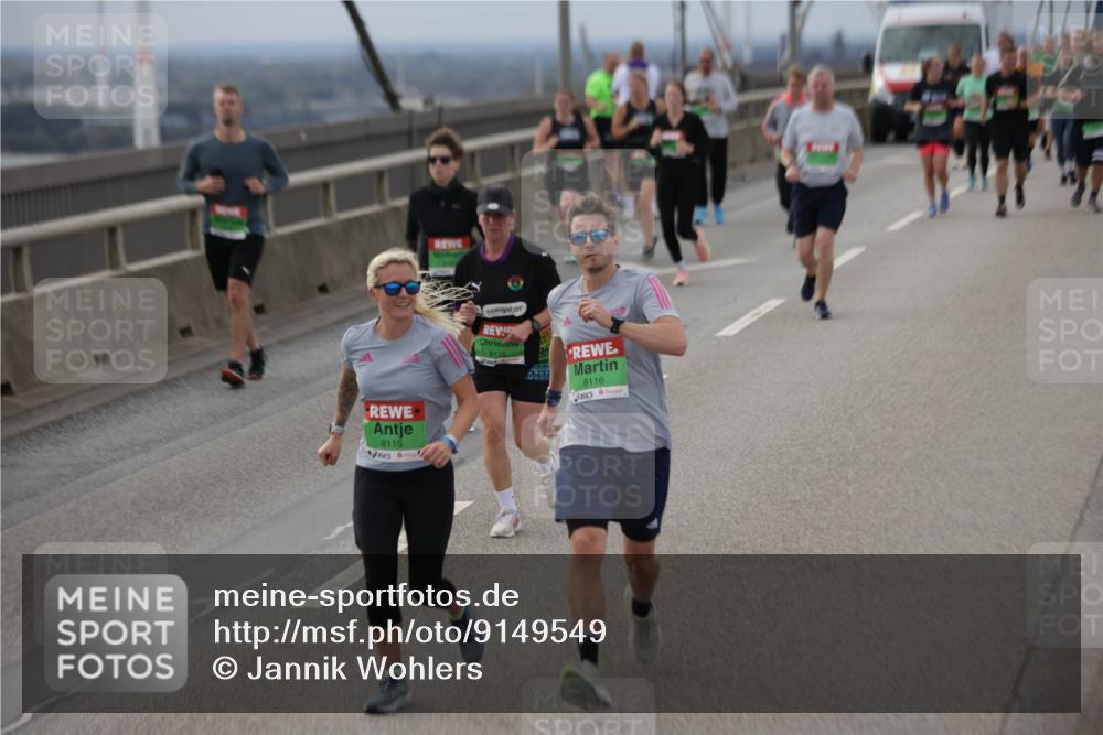 03.10.2025 - Köhlbrandbrückenlauf Jannik Wohlers http://msf.ph/oto/9149549 03.10.2025 15:54:09 Position 1 8115, 8173, 8116 meine-sportfotos.de