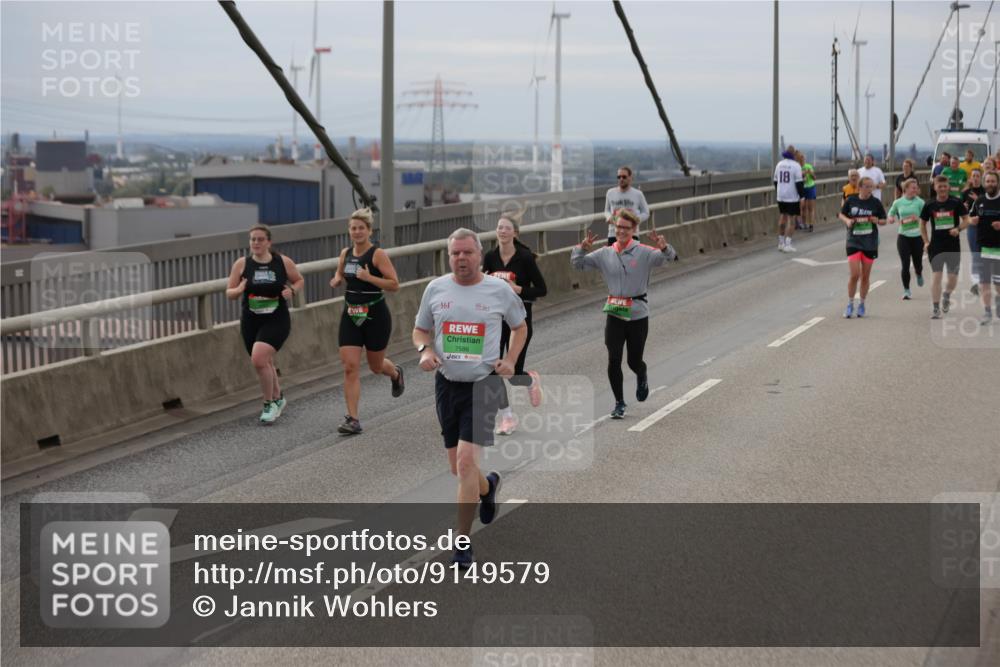 03.10.2025 - Köhlbrandbrückenlauf Jannik Wohlers http://msf.ph/oto/9149579 03.10.2025 15:54:16 Position 1 361, 7586, 18 meine-sportfotos.de