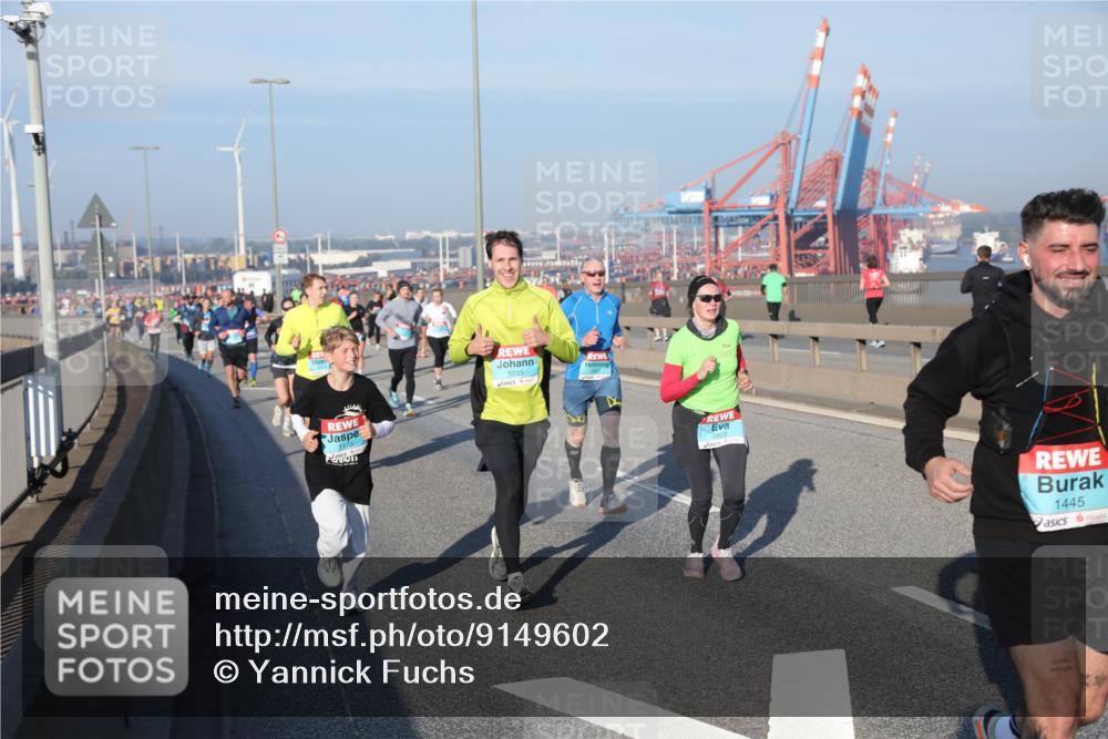 03.10.2025 - Köhlbrandbrückenlauf Yannick Fuchs http://msf.ph/oto/9149602 03.10.2025 08:41:18 Position 2 3233, 1173, 1445 meine-sportfotos.de