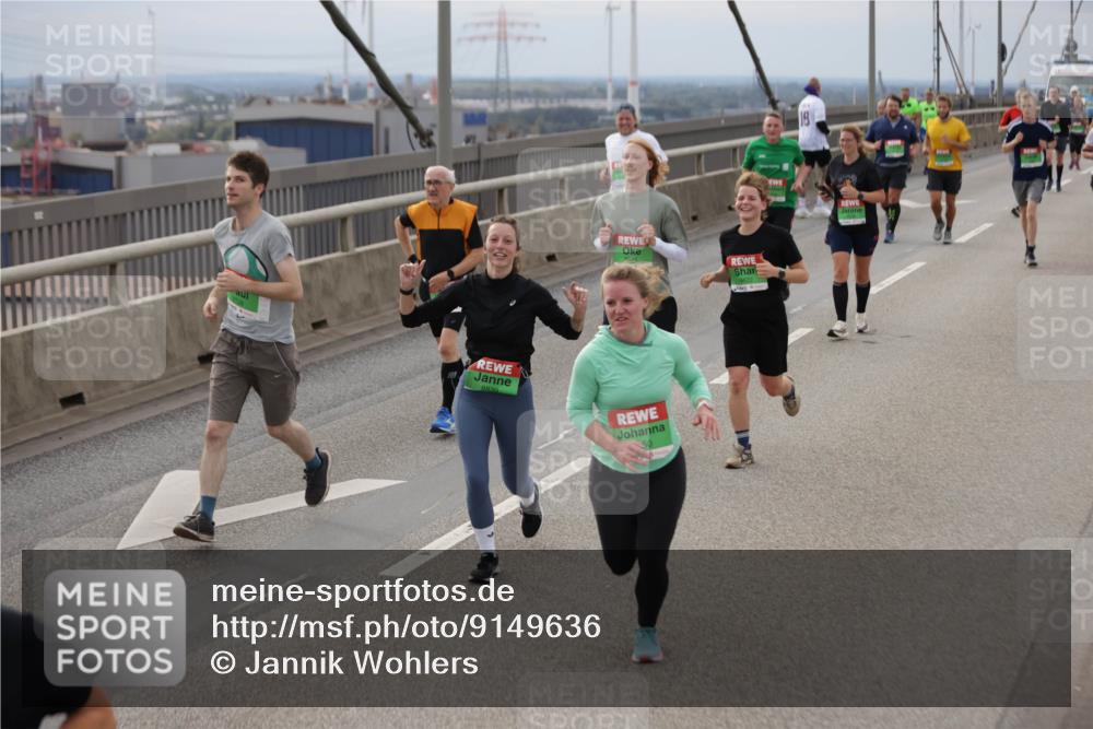 03.10.2025 - Köhlbrandbrückenlauf Jannik Wohlers http://msf.ph/oto/9149636 03.10.2025 15:54:23 Position 1 111, 8839 meine-sportfotos.de