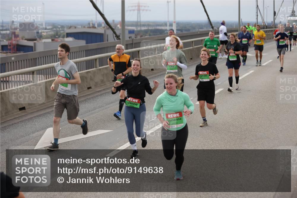 03.10.2025 - Köhlbrandbrückenlauf Jannik Wohlers http://msf.ph/oto/9149638 03.10.2025 15:54:24 Position 1 8450 meine-sportfotos.de