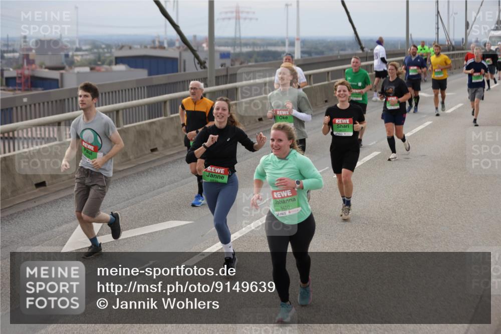 03.10.2025 - Köhlbrandbrückenlauf Jannik Wohlers http://msf.ph/oto/9149639 03.10.2025 15:54:24 Position 1 8839, 8450 meine-sportfotos.de