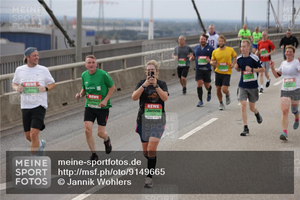 03.10.2025 - Köhlbrandbrückenlauf Jannik Wohlers http://msf.ph/oto/9149665 03.10.2025 15:54:26 Position 1 8225, 9610, 7538 meine-sportfotos.de
