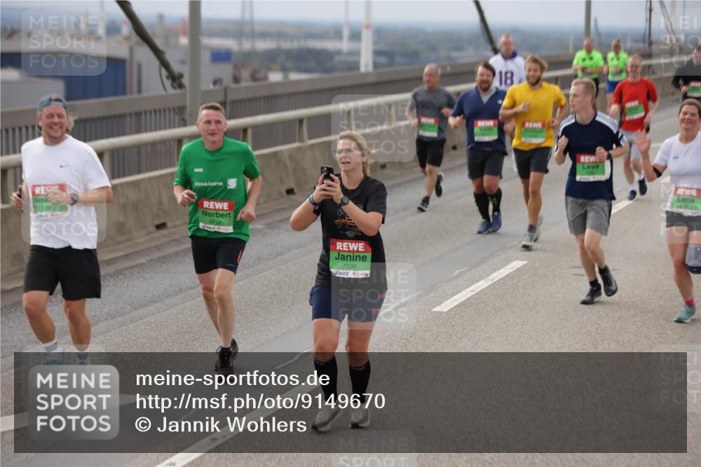 03.10.2025 - Köhlbrandbrückenlauf Jannik Wohlers http://msf.ph/oto/9149670 03.10.2025 15:54:26 Position 1 8025, 9610, 7538, 18 meine-sportfotos.de