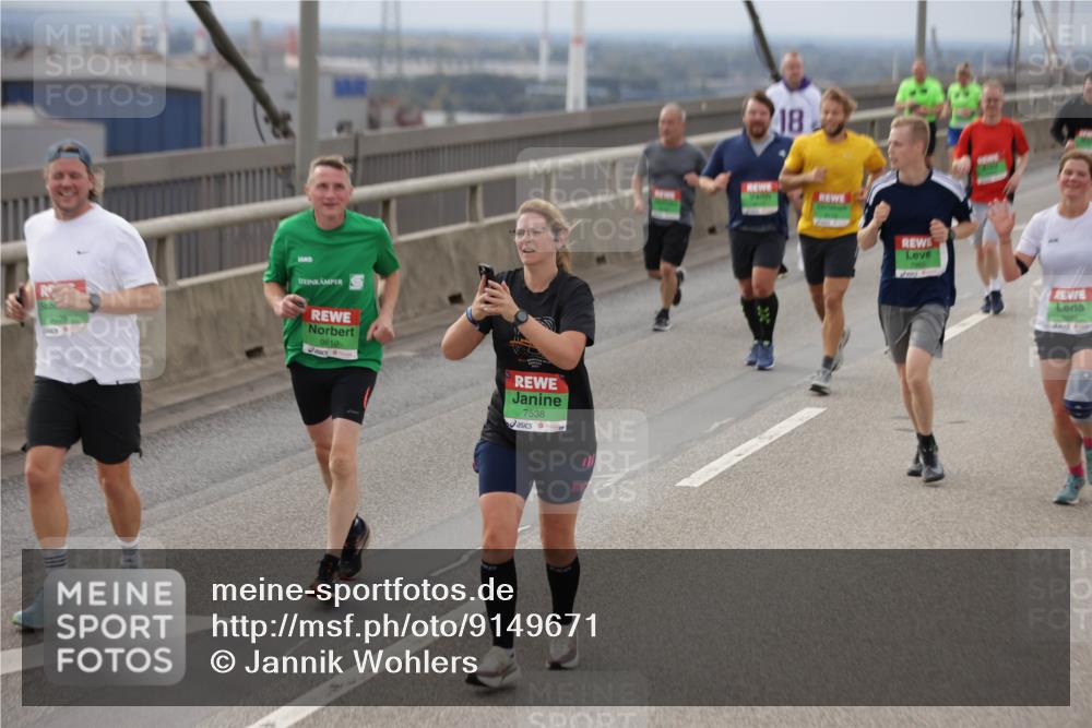 03.10.2025 - Köhlbrandbrückenlauf Jannik Wohlers http://msf.ph/oto/9149671 03.10.2025 15:54:26 Position 1 8025, 9610, 7538, 18 meine-sportfotos.de