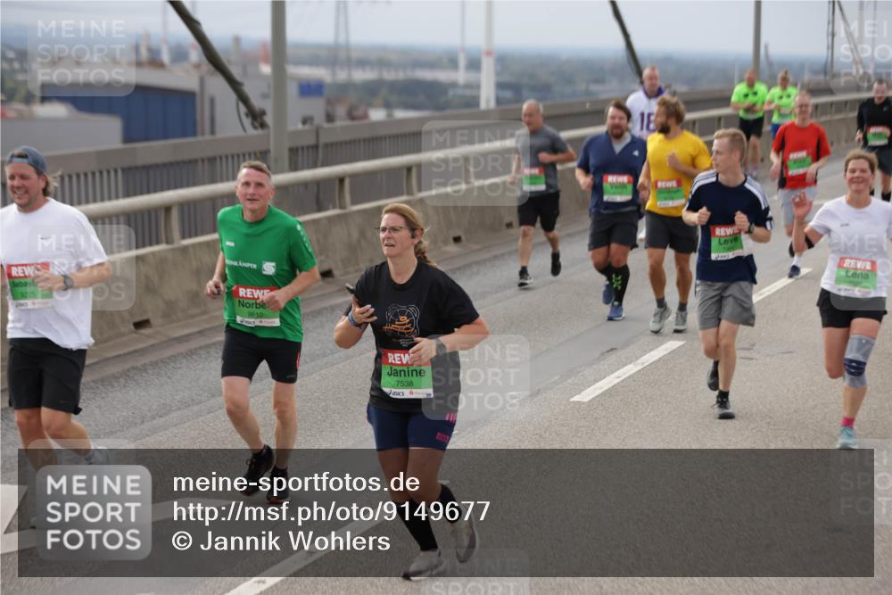 03.10.2025 - Köhlbrandbrückenlauf Jannik Wohlers http://msf.ph/oto/9149677 03.10.2025 15:54:27 Position 1 9610, 7538, 18 meine-sportfotos.de