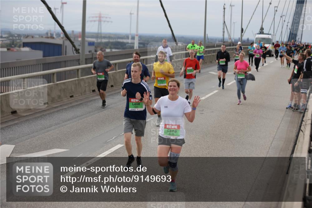 03.10.2025 - Köhlbrandbrückenlauf Jannik Wohlers http://msf.ph/oto/9149693 03.10.2025 15:54:28 Position 1 7960, 9222 meine-sportfotos.de