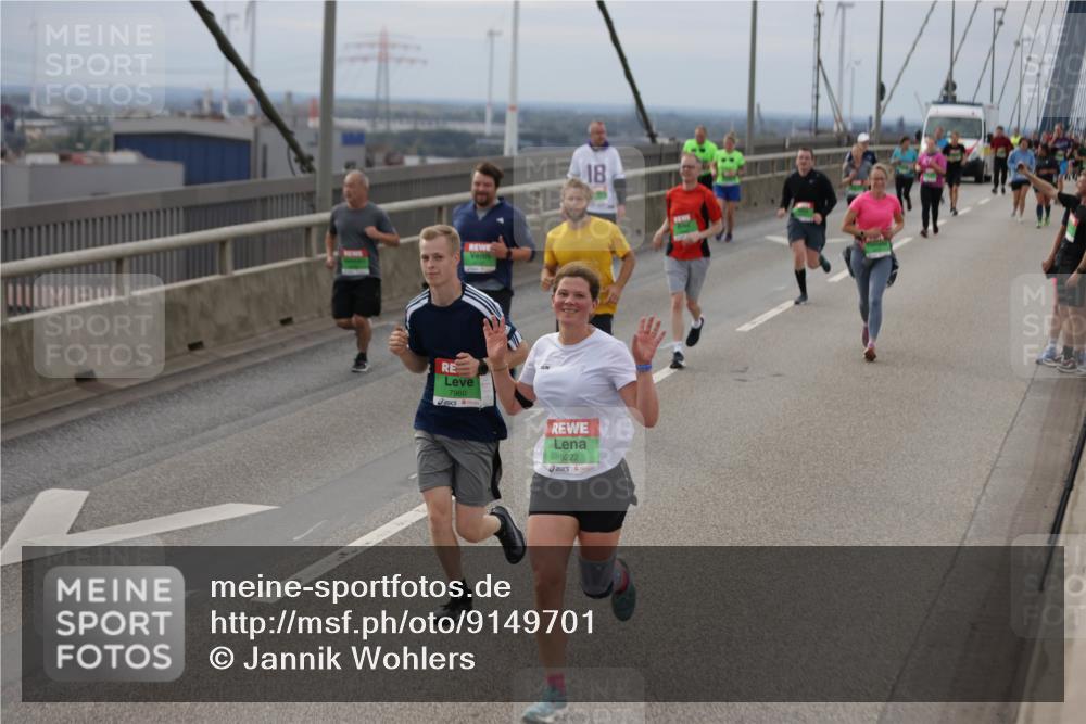 03.10.2025 - Köhlbrandbrückenlauf Jannik Wohlers http://msf.ph/oto/9149701 03.10.2025 15:54:28 Position 1 7960, 9222, 18 meine-sportfotos.de