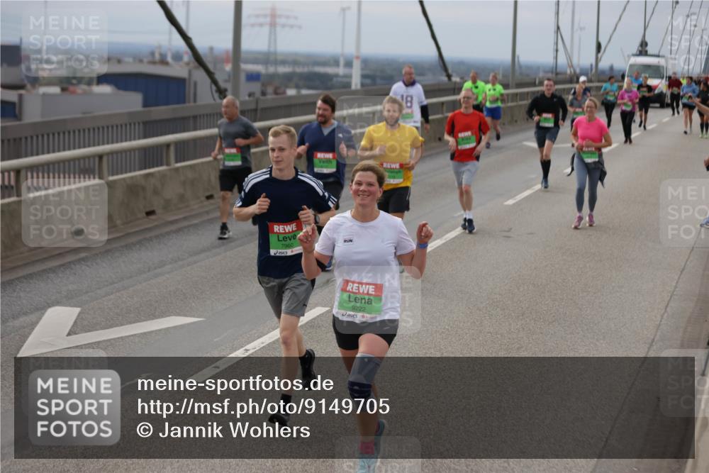 03.10.2025 - Köhlbrandbrückenlauf Jannik Wohlers http://msf.ph/oto/9149705 03.10.2025 15:54:29 Position 1 7960, 9222, 8 meine-sportfotos.de