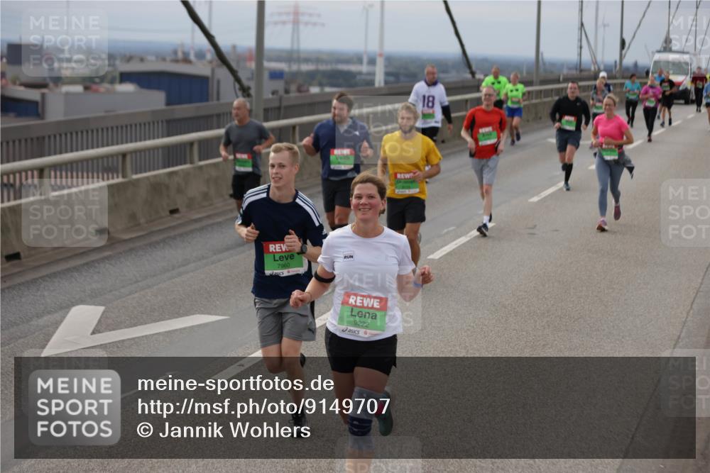 03.10.2025 - Köhlbrandbrückenlauf Jannik Wohlers http://msf.ph/oto/9149707 03.10.2025 15:54:29 Position 1 7960, 9222, 18 meine-sportfotos.de