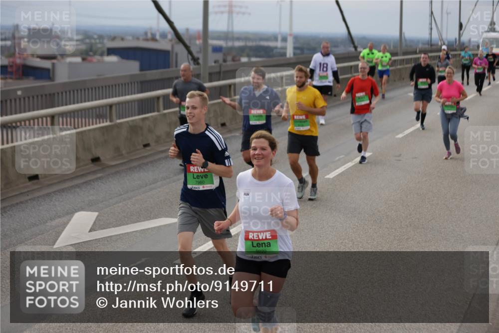 03.10.2025 - Köhlbrandbrückenlauf Jannik Wohlers http://msf.ph/oto/9149711 03.10.2025 15:54:29 Position 1 7960, 9222, 18 meine-sportfotos.de