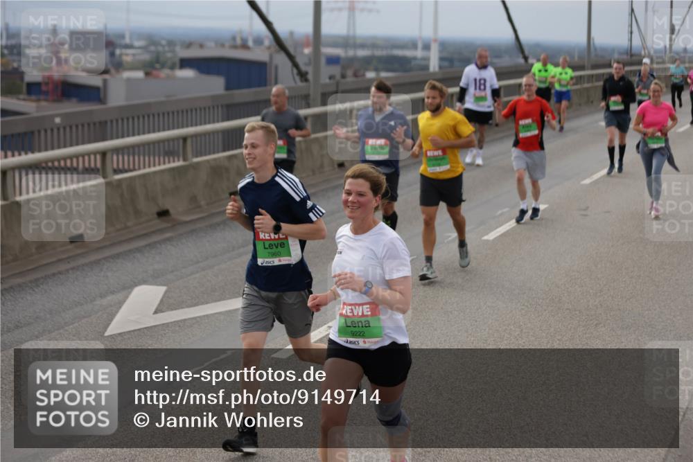 03.10.2025 - Köhlbrandbrückenlauf Jannik Wohlers http://msf.ph/oto/9149714 03.10.2025 15:54:29 Position 1 7960, 9222, 18 meine-sportfotos.de