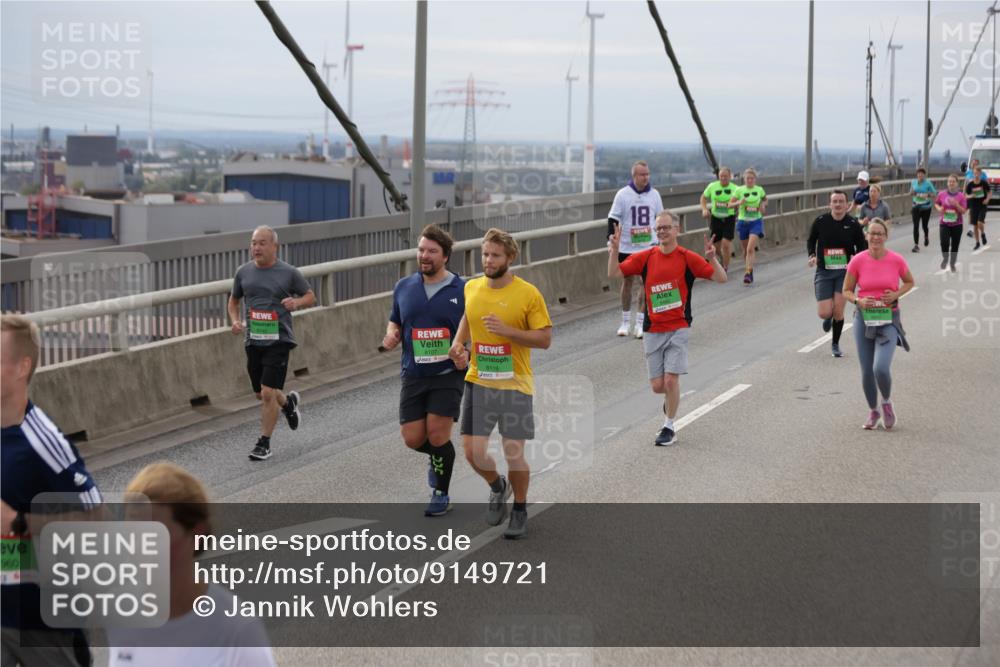 03.10.2025 - Köhlbrandbrückenlauf Jannik Wohlers http://msf.ph/oto/9149721 03.10.2025 15:54:30 Position 1 960, 8107, 8119, 18 meine-sportfotos.de