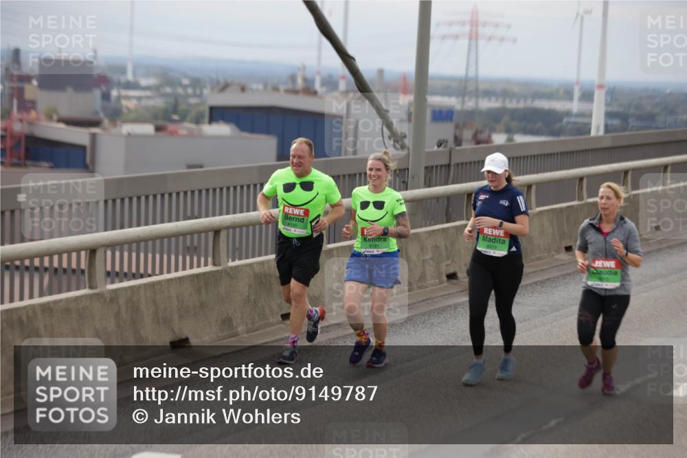 03.10.2025 - Köhlbrandbrückenlauf Jannik Wohlers http://msf.ph/oto/9149787 03.10.2025 15:54:35 Position 1 8190, 8181, 8079 meine-sportfotos.de