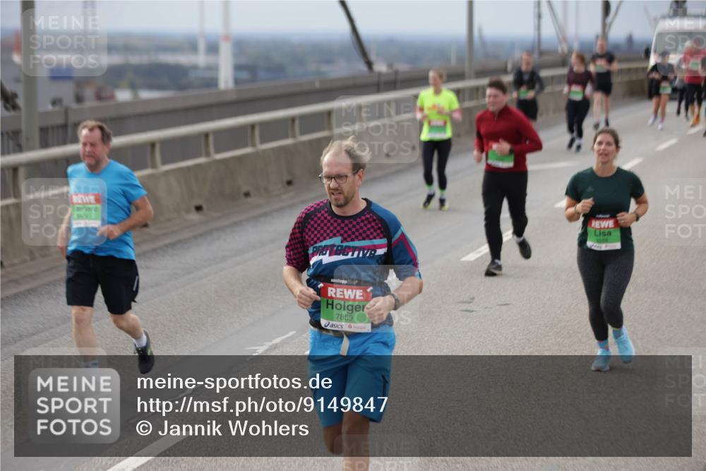 03.10.2025 - Köhlbrandbrückenlauf Jannik Wohlers http://msf.ph/oto/9149847 03.10.2025 15:54:43 Position 1 7869 meine-sportfotos.de