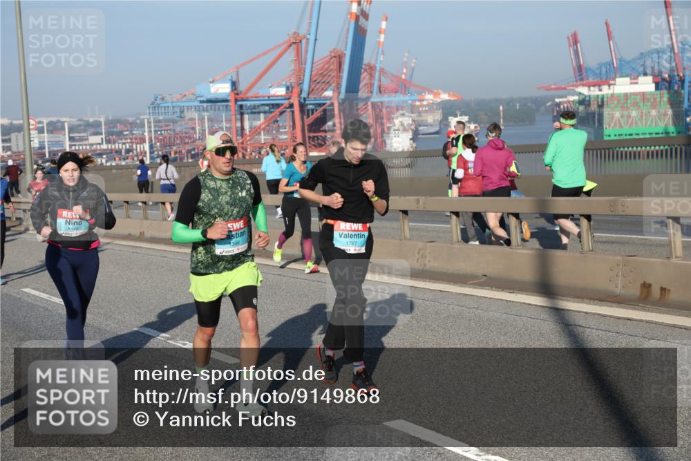 03.10.2025 - Köhlbrandbrückenlauf Yannick Fuchs http://msf.ph/oto/9149868 03.10.2025 08:41:38 Position 2 1449, 1346, 1767 meine-sportfotos.de