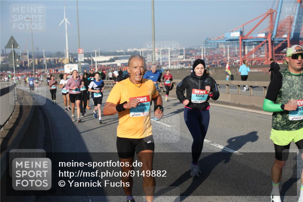 03.10.2025 - Köhlbrandbrückenlauf Yannick Fuchs http://msf.ph/oto/9149882 03.10.2025 08:41:39 Position 2 1428, 1449, 1346 meine-sportfotos.de