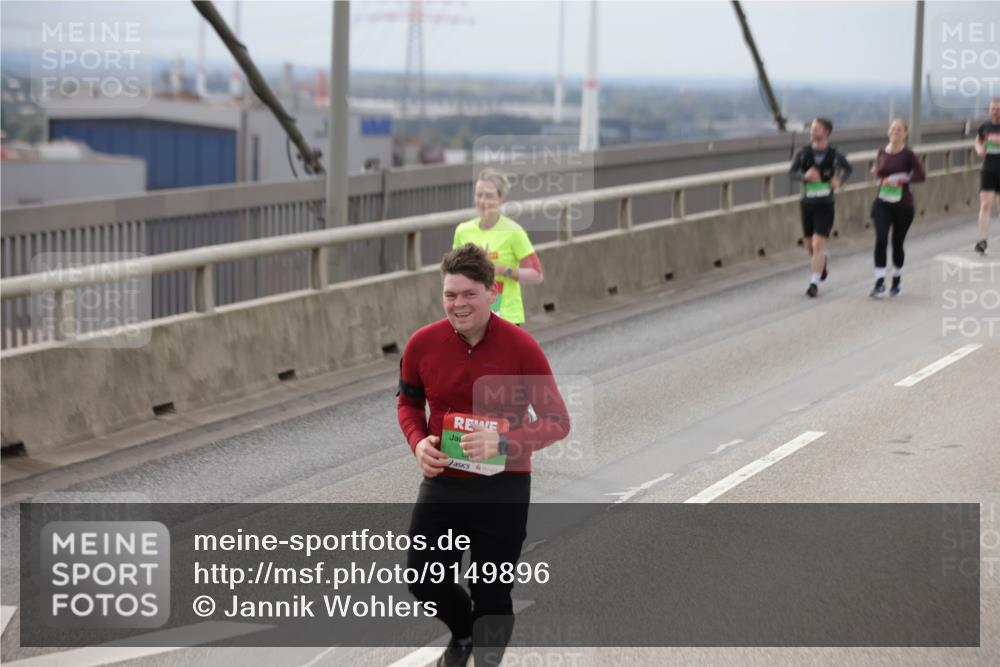 03.10.2025 - Köhlbrandbrückenlauf Jannik Wohlers http://msf.ph/oto/9149896 03.10.2025 15:54:47 Position 1  meine-sportfotos.de