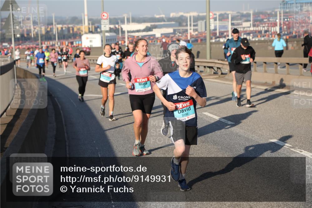 03.10.2025 - Köhlbrandbrückenlauf Yannick Fuchs http://msf.ph/oto/9149931 03.10.2025 08:41:42 Position 2 11111, 3579, 3196 meine-sportfotos.de