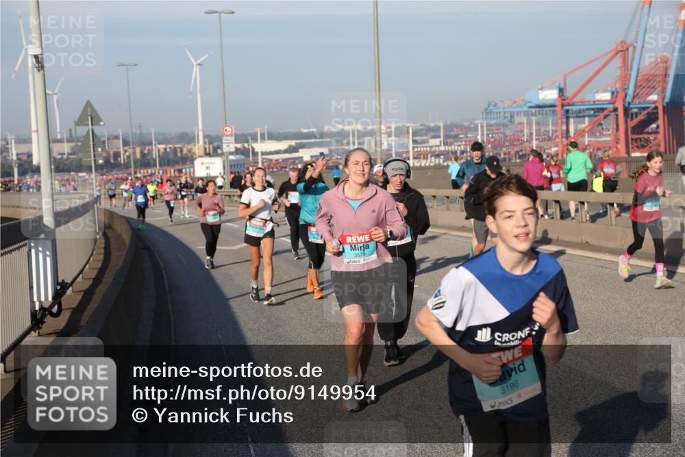 03.10.2025 - Köhlbrandbrückenlauf Yannick Fuchs http://msf.ph/oto/9149954 03.10.2025 08:41:43 Position 2 3579, 3196 meine-sportfotos.de