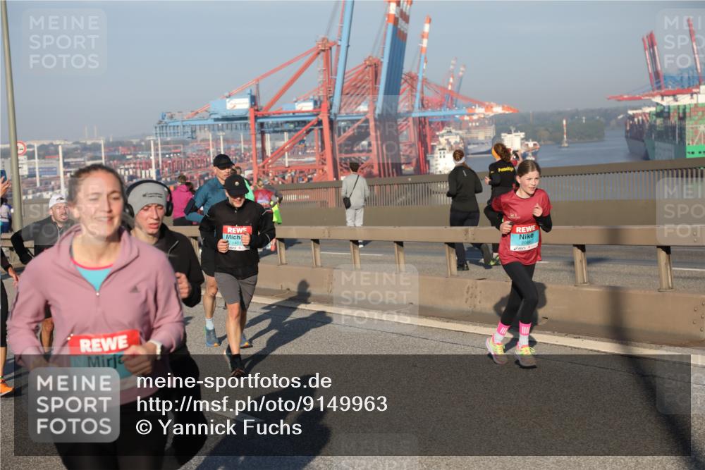 03.10.2025 - Köhlbrandbrückenlauf Yannick Fuchs http://msf.ph/oto/9149963 03.10.2025 08:41:44 Position 2 3579, 1403, 2084 meine-sportfotos.de