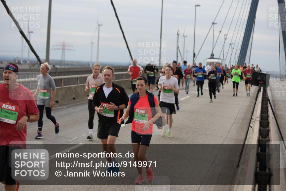 03.10.2025 - Köhlbrandbrückenlauf Jannik Wohlers http://msf.ph/oto/9149971 03.10.2025 15:55:00 Position 1 7973, 7574, 7563 meine-sportfotos.de
