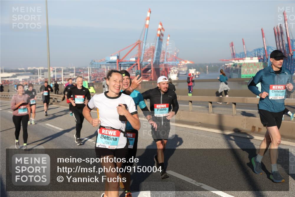 03.10.2025 - Köhlbrandbrückenlauf Yannick Fuchs http://msf.ph/oto/9150004 03.10.2025 08:41:47 Position 2 3341, 2661, 3228 meine-sportfotos.de
