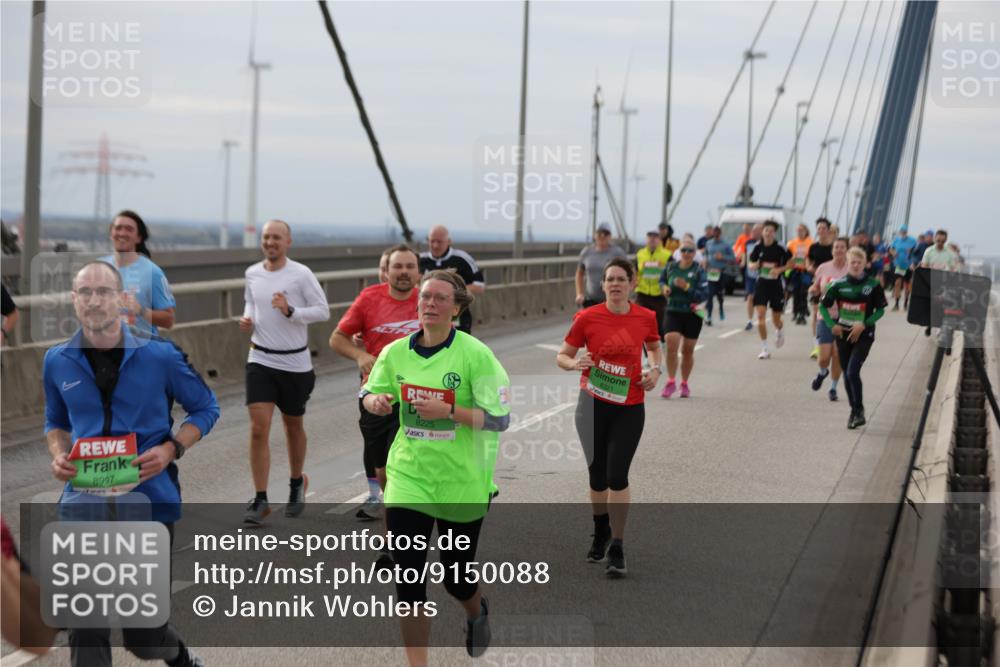 03.10.2025 - Köhlbrandbrückenlauf Jannik Wohlers http://msf.ph/oto/9150088 03.10.2025 15:55:09 Position 1 8997, 8225, 8321, 6 meine-sportfotos.de