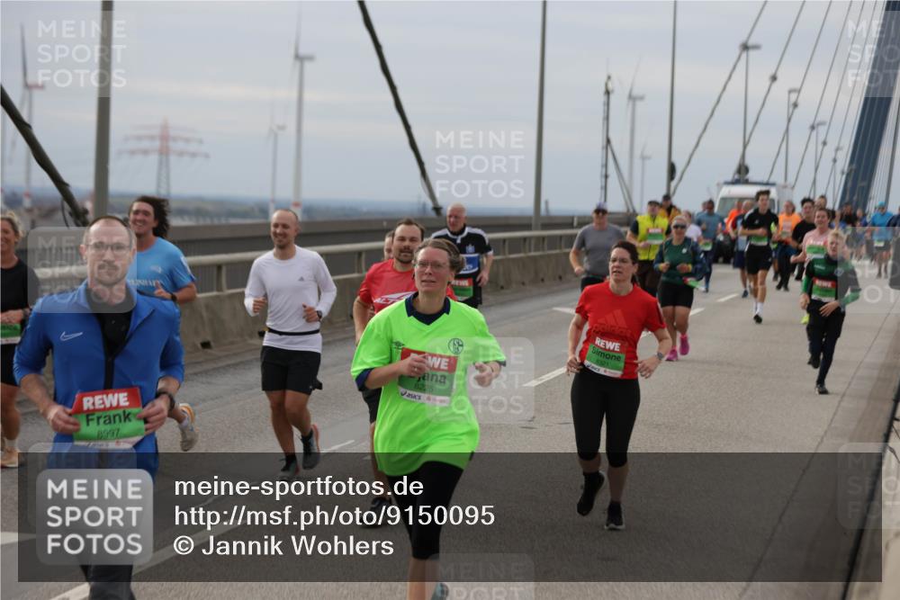 03.10.2025 - Köhlbrandbrückenlauf Jannik Wohlers http://msf.ph/oto/9150095 03.10.2025 15:55:09 Position 1 2997, 8225, 8321 meine-sportfotos.de