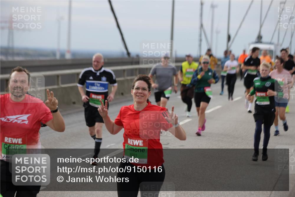03.10.2025 - Köhlbrandbrückenlauf Jannik Wohlers http://msf.ph/oto/9150116 03.10.2025 15:55:10 Position 1 8321, 8263 meine-sportfotos.de